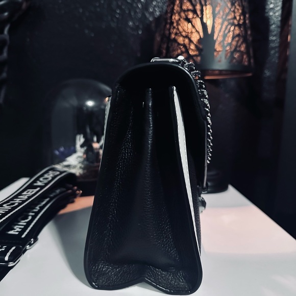 MICHAEL Michael Kors Handbags - Michael Kors black and white crossbody